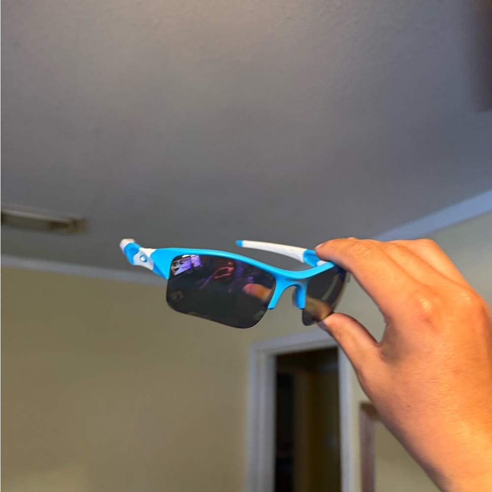 Blue Sports Sunglasses – Lightweight Polarized Wearable Oakley Oakleys